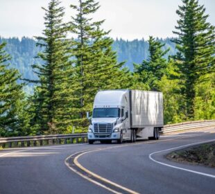 Financing vs Leasing Semi Trucks